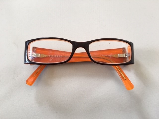 lunette versus orange et brun